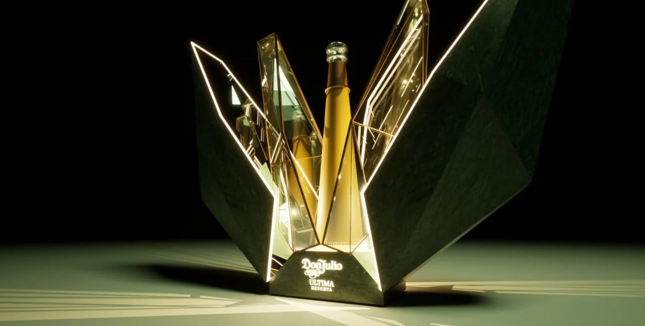Render of the glorifier from the front: faceted green petals edged in light, opening around the Ultima Reserva bottle